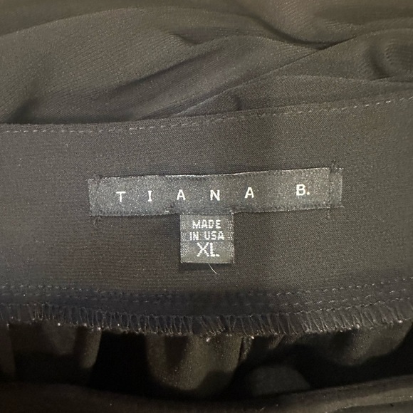 Tiana B Short Sleeve Flowy Midi Dress Size XL Black Round Neck Button Detail - Picture 7 of 11